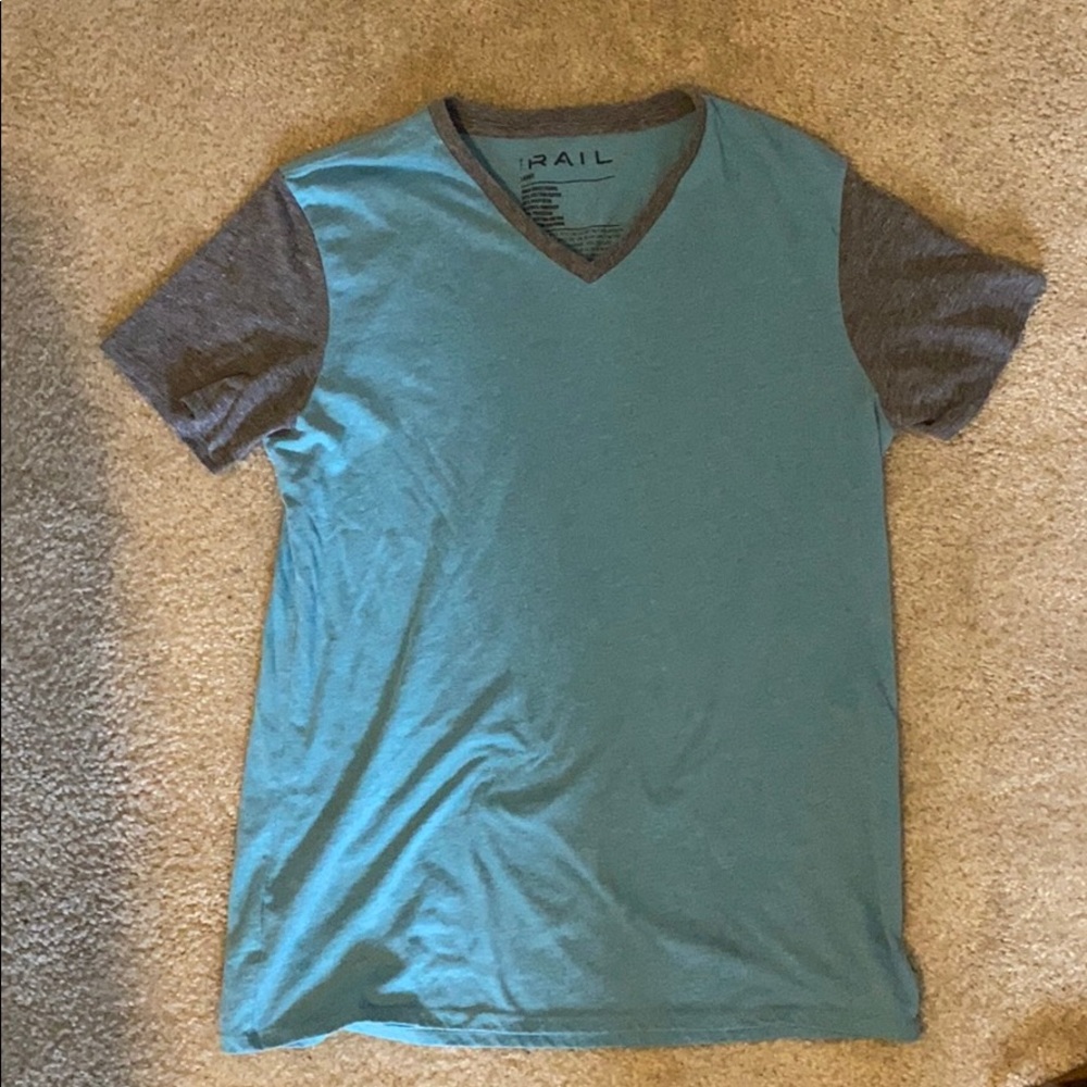 Men’s teal/gray tshirt